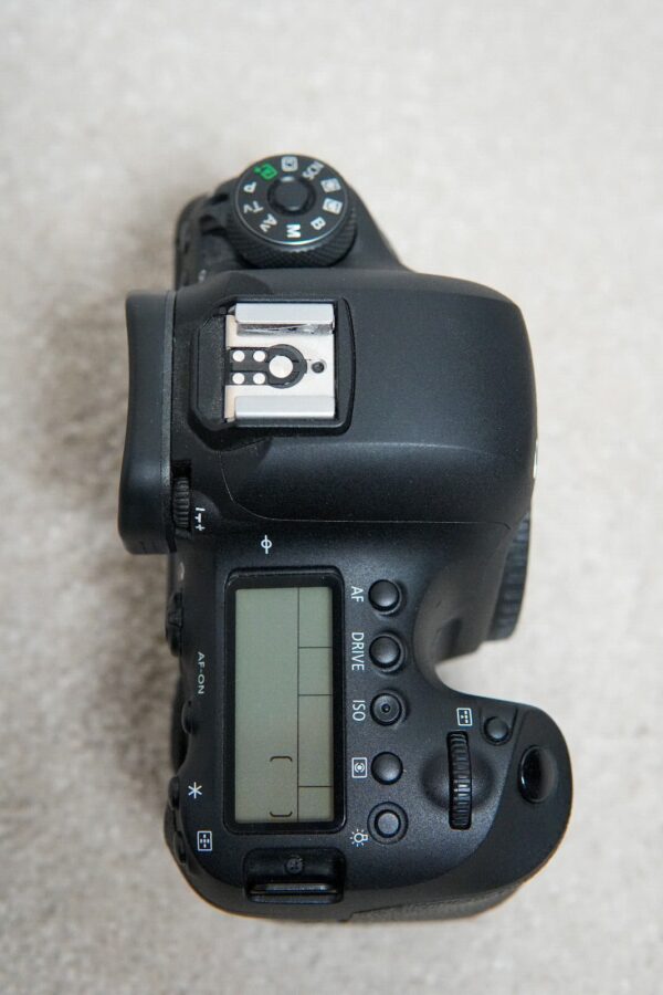 Canon EOS 6D Mark II DSLR Camera Bundle - Excellent Condition - Image 6
