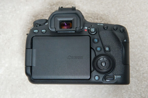 Canon EOS 6D Mark II DSLR Camera Bundle - Excellent Condition - Image 3