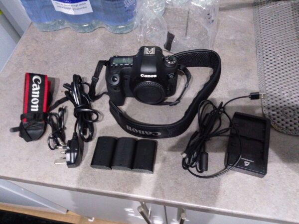 Canon EOS 6D Mark II 26.2MP Digital Camera Body Only - Excellent Condition - Image 2