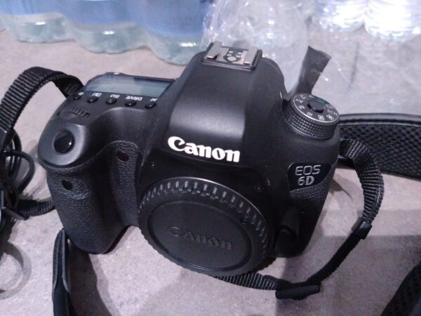 Canon EOS 6D Mark II 26.2MP Digital Camera Body Only - Excellent Condition - Image 3