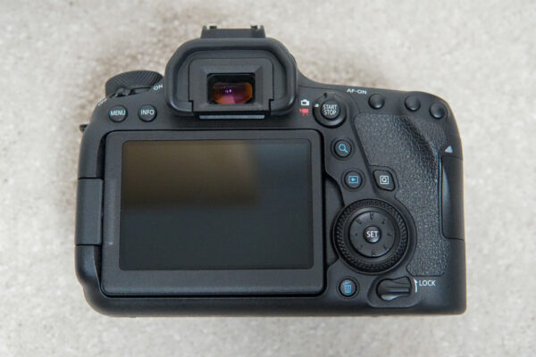 Canon EOS 6D Mark II DSLR Camera Bundle - Excellent Condition - Image 4