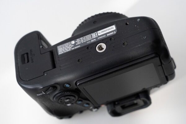 Canon EOS 6D Mark II 26.2MP Digital SLR Camera - Body Only + Remote Control - Image 10