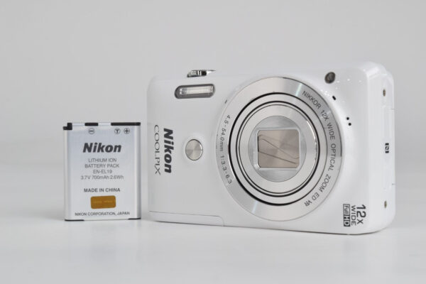 [Near Mint] Nikon COOLPIX S6900 white 16.0MP 12x Optical Zoom Digital Camera - Image 2