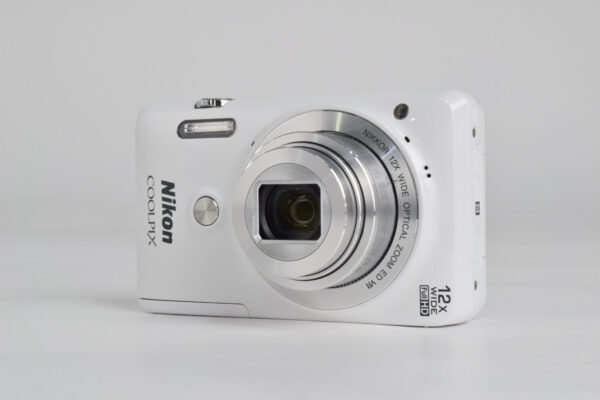 [Near Mint] Nikon COOLPIX S6900 white 16.0MP 12x Optical Zoom Digital Camera - Image 3